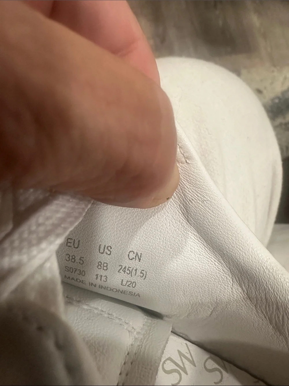 Stuart Weitzman Women’s White Leather Sneakers Size 8M with Dust Bag